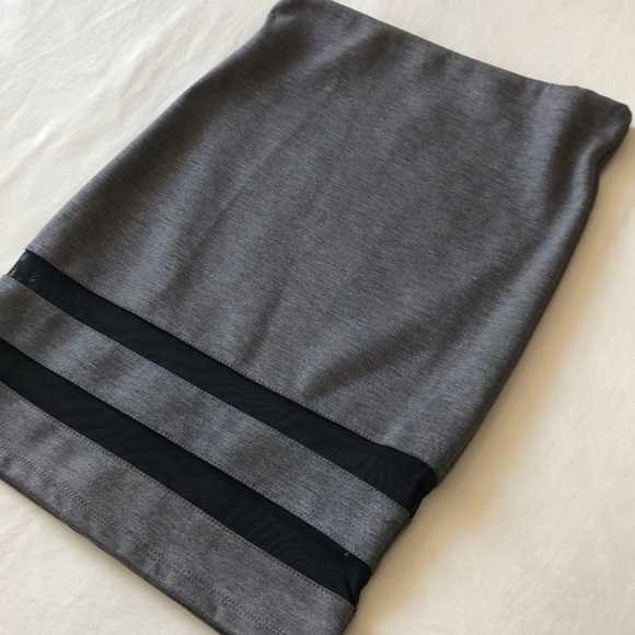 Grey skirt with black striped mesh - Picture 2 of 3